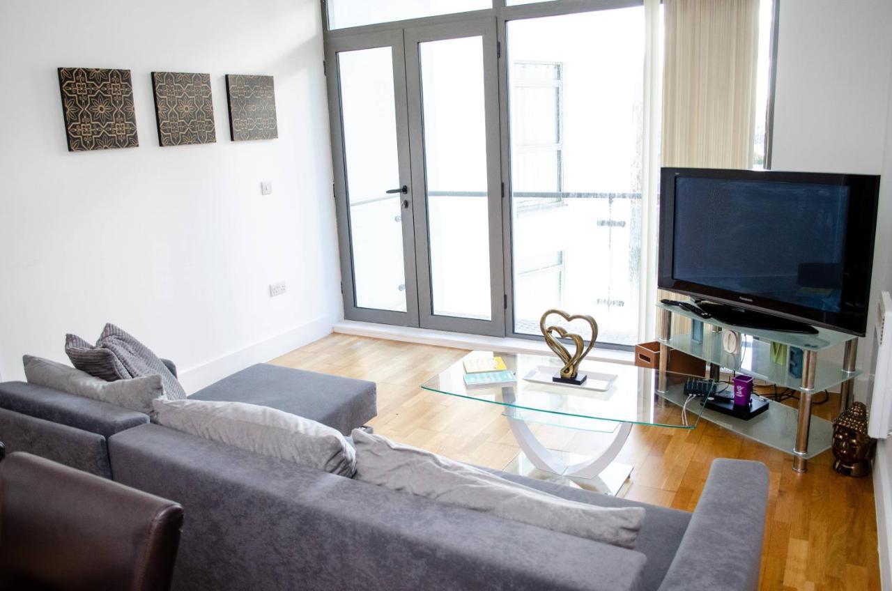 Serviced Apartment In Liverpool City Centre - Free Parking - Balcony - By Happy Days 외부 사진