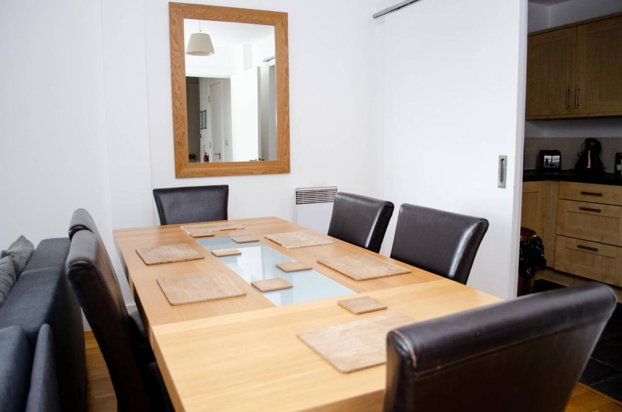 Serviced Apartment In Liverpool City Centre - Free Parking - Balcony - By Happy Days 외부 사진