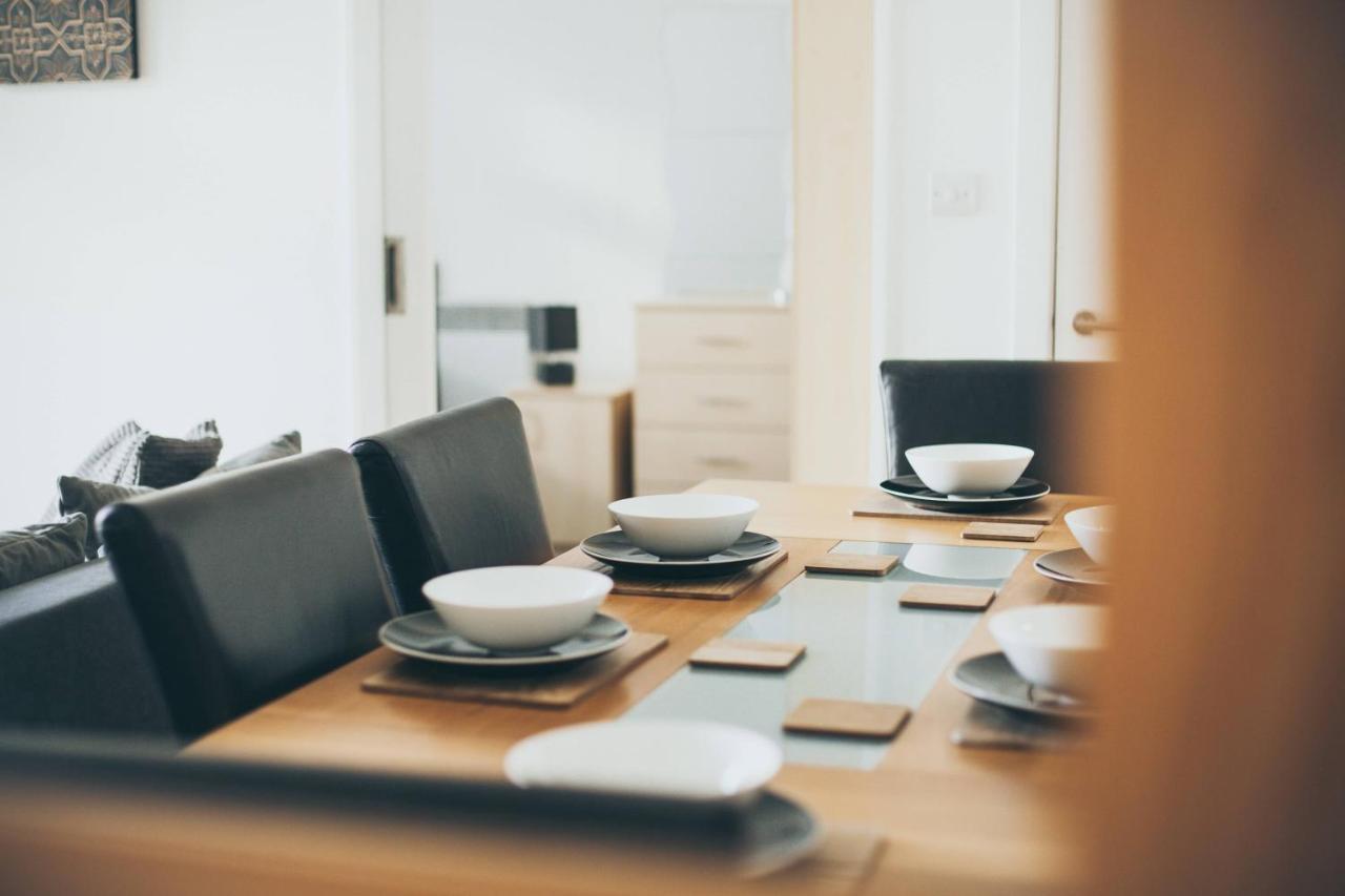 Serviced Apartment In Liverpool City Centre - Free Parking - Balcony - By Happy Days 외부 사진