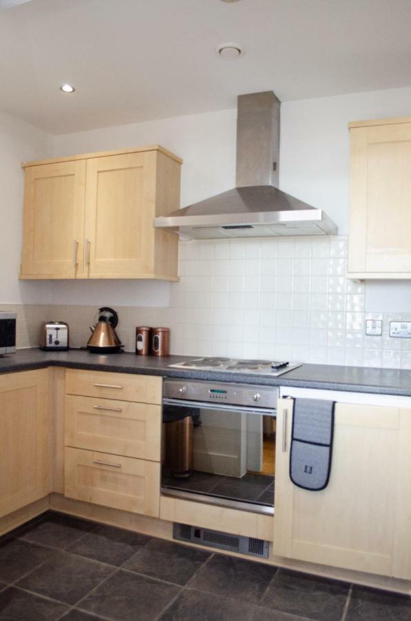 Serviced Apartment In Liverpool City Centre - Free Parking - Balcony - By Happy Days 외부 사진